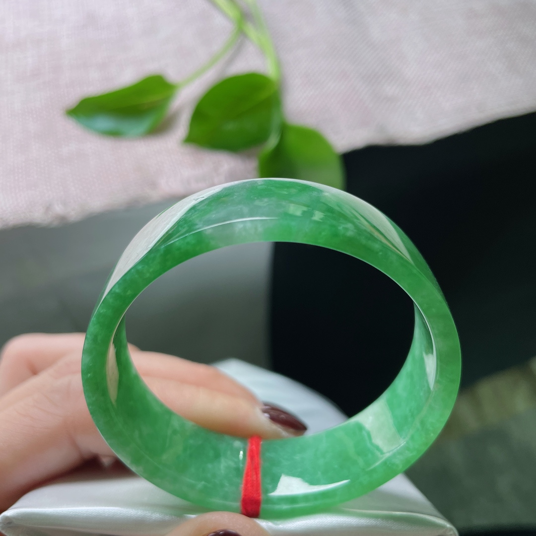 50.6/15.3/4.1绿底中福，方镯，小手福利，绿意盎然，圈住一整个春天，水润，皮纹，ss50213a