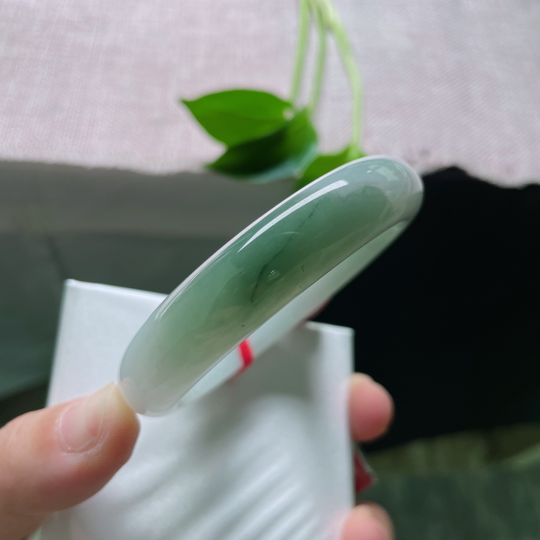 53.3/12.5/7.5油绿正圈，水润细腻，一抹色，简约耐看，温柔气场，棉线，ss49298a