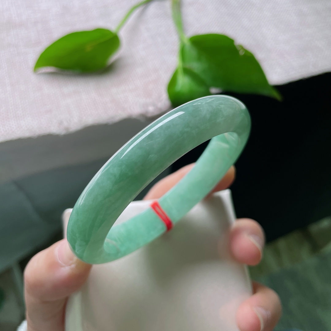 57.6/12/8.1，绿底正圈，满色匀称，洋溢着青春的气息，充满活力，内纹不影响，ss48764a