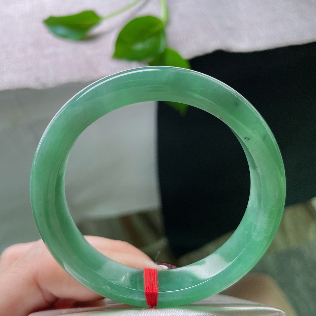 53.6/11.2/7.5，湖水绿正圈，自带清凉、宁静、通透的呼吸感，侧面一点纹不影响，ss5014