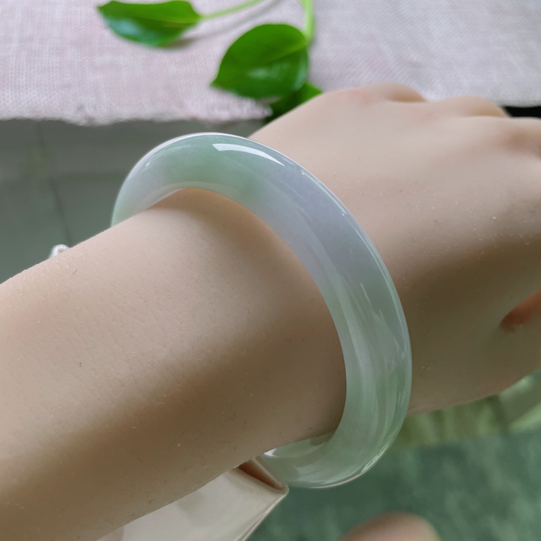 56.8/10.5/8.3，春彩正圈，水头好，莹润细腻，干净，绰约多姿，ss50096a