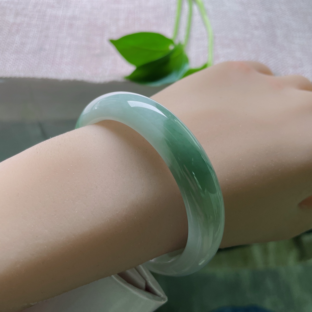 53.3/12.5/7.5油绿正圈，水润细腻，一抹色，简约耐看，温柔气场，棉线，ss49298a