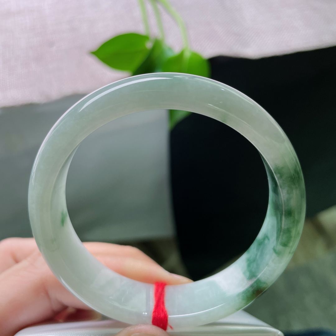 55.7/14.5/7.3，飘花正圈，宽版大气，玉润生花，腕间清风，低调却很有质感。棉线，ss49364a