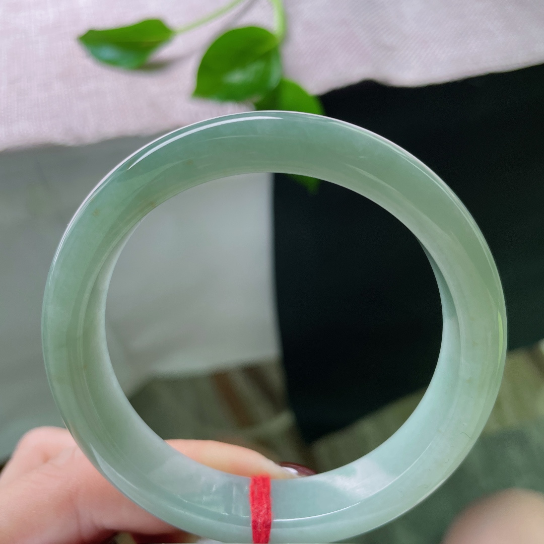 57.9/12.8/7.9，绿底正圈，色泽沉稳，上手内敛，洒金，一点棉线不影响，ss47595a