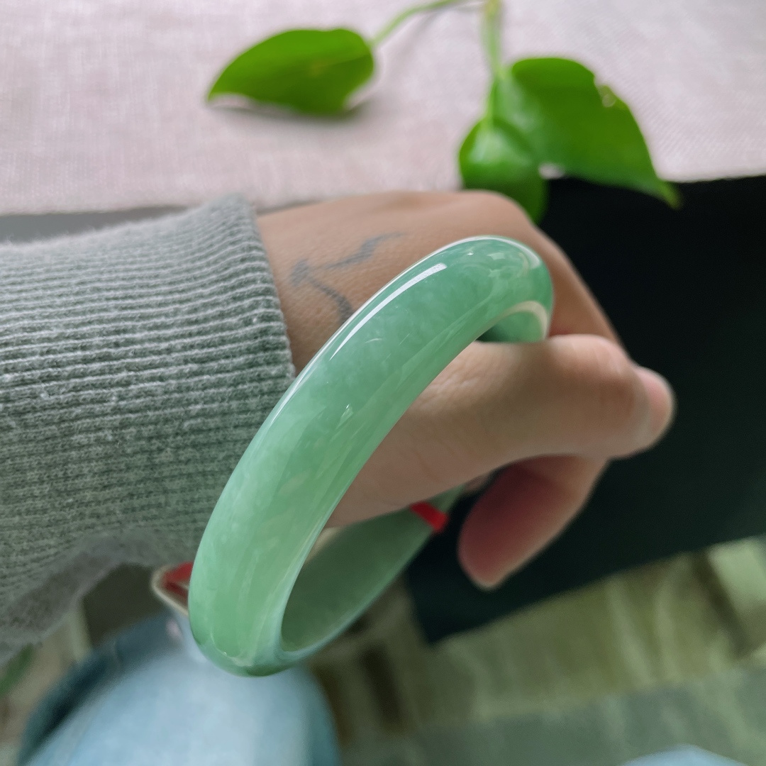 57.6/12/8.1，绿底正圈，满色匀称，洋溢着青春的气息，充满活力，内纹不影响，ss48764a