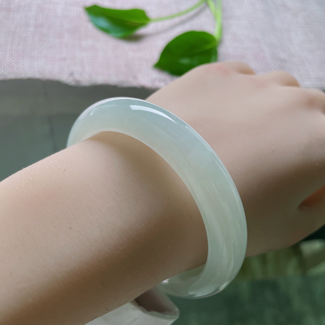 55.6/12.1/8.3，淡绿底正圈，巧笑嫣然，种老，清润，十里春风不如你，黄翡，ss46973a