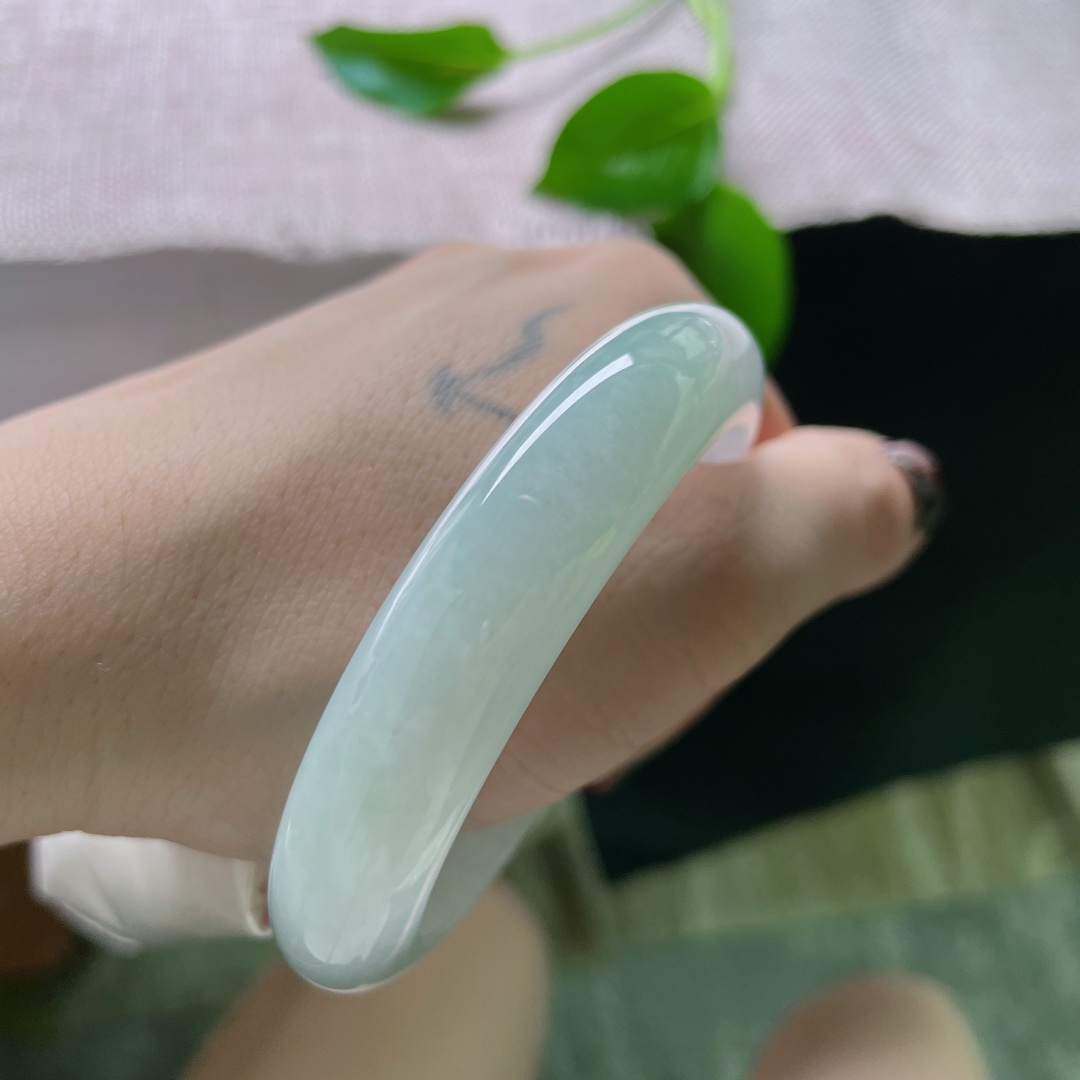 54.3/12.3/8.4，淡绿底正圈，种老，水头好，肉质细腻干净，清清苑苑，ss50070a