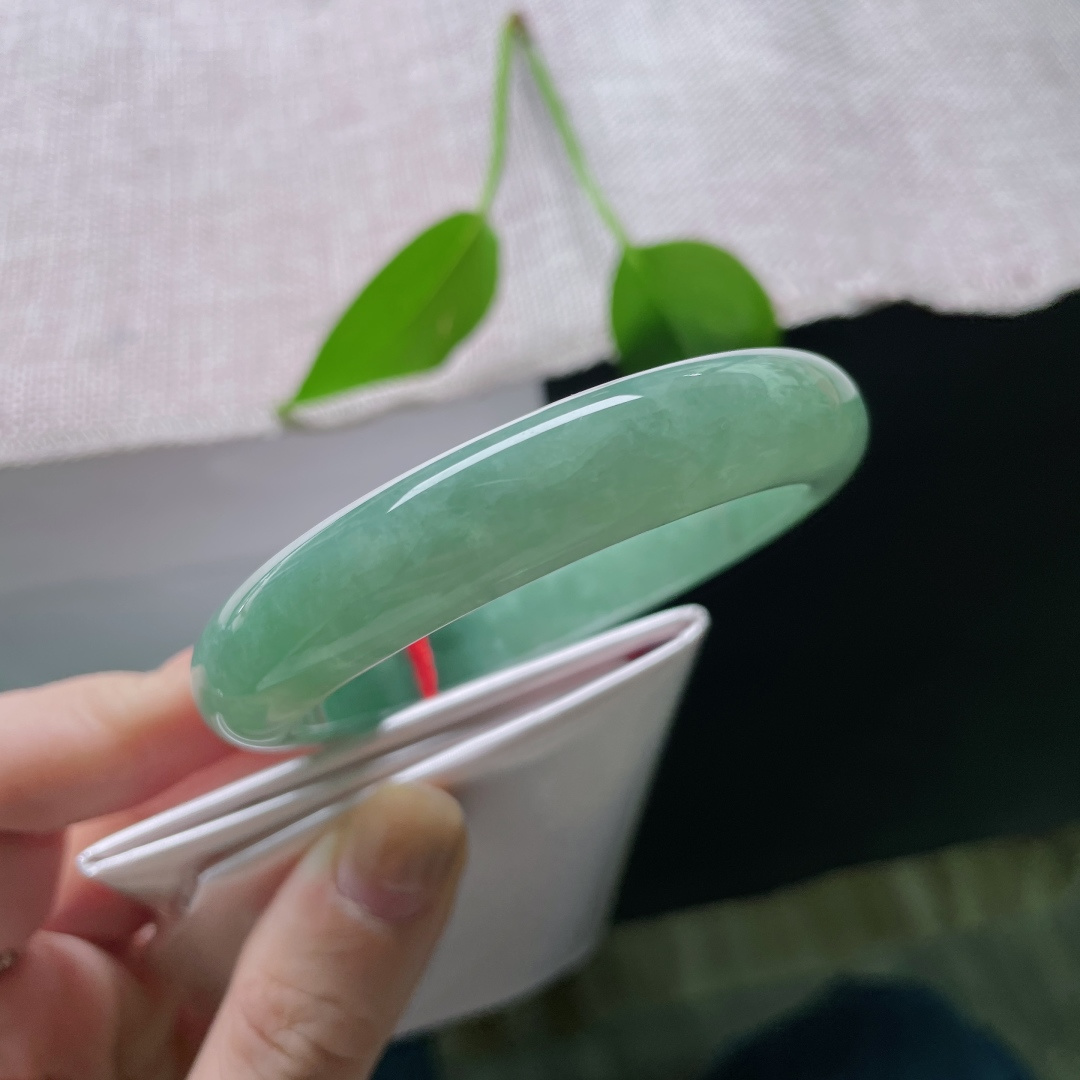 56/12.3/8.1。湖水绿正圈，水头好，是夏日荷塘的风，是雨后竹林的翠。晶体结构，ss50290a