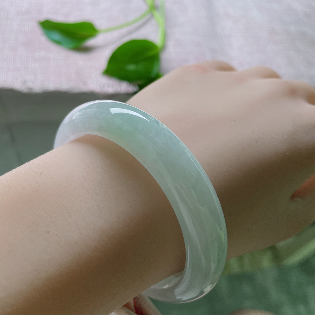 54.3/12.3/8.4，淡绿底正圈，种老，水头好，肉质细腻干净，清清苑苑，ss50070a