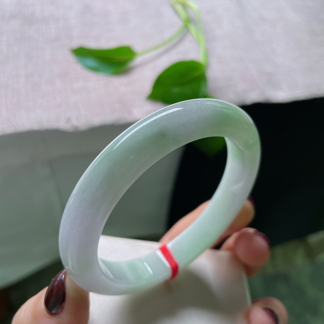 56.8/10.5/8.3，春彩正圈，水头好，莹润细腻，干净，绰约多姿，ss50096a