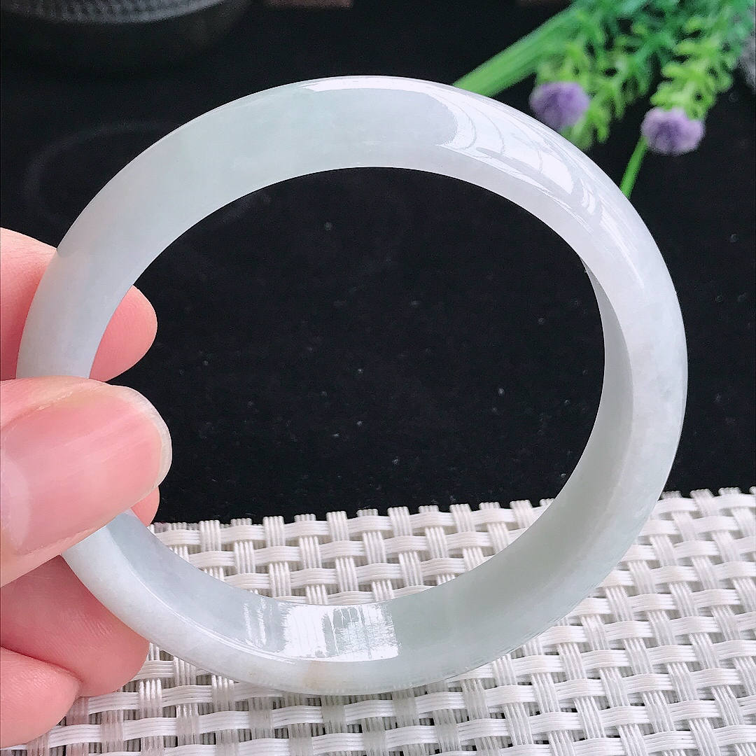 实拍A货翡翠57/13.1/7.3老坑秀气温润浅绿色手镯宽边玉镯平安镯美人镯