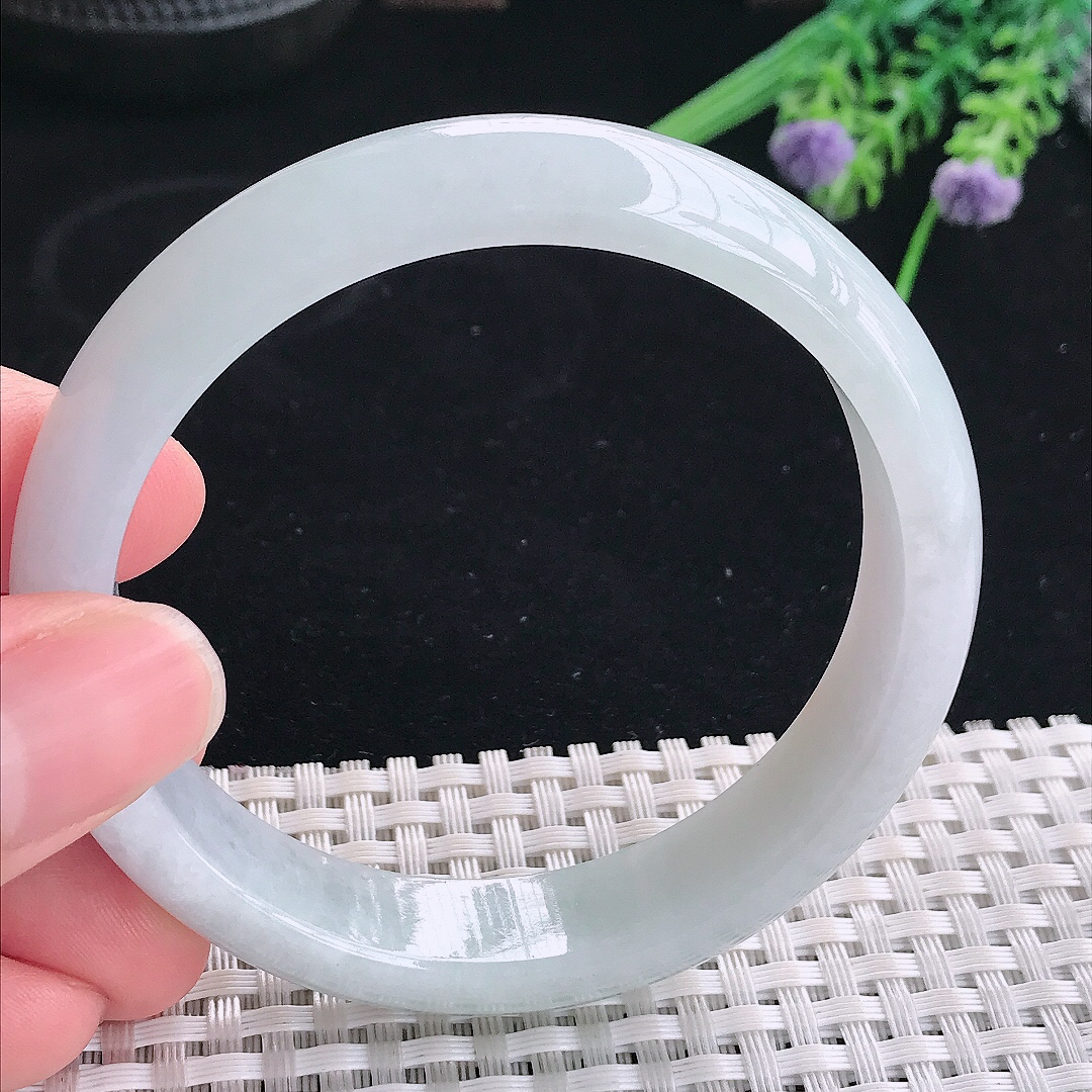 实拍A货翡翠57/13.1/7.3老坑秀气温润浅绿色手镯宽边玉镯平安镯美人镯