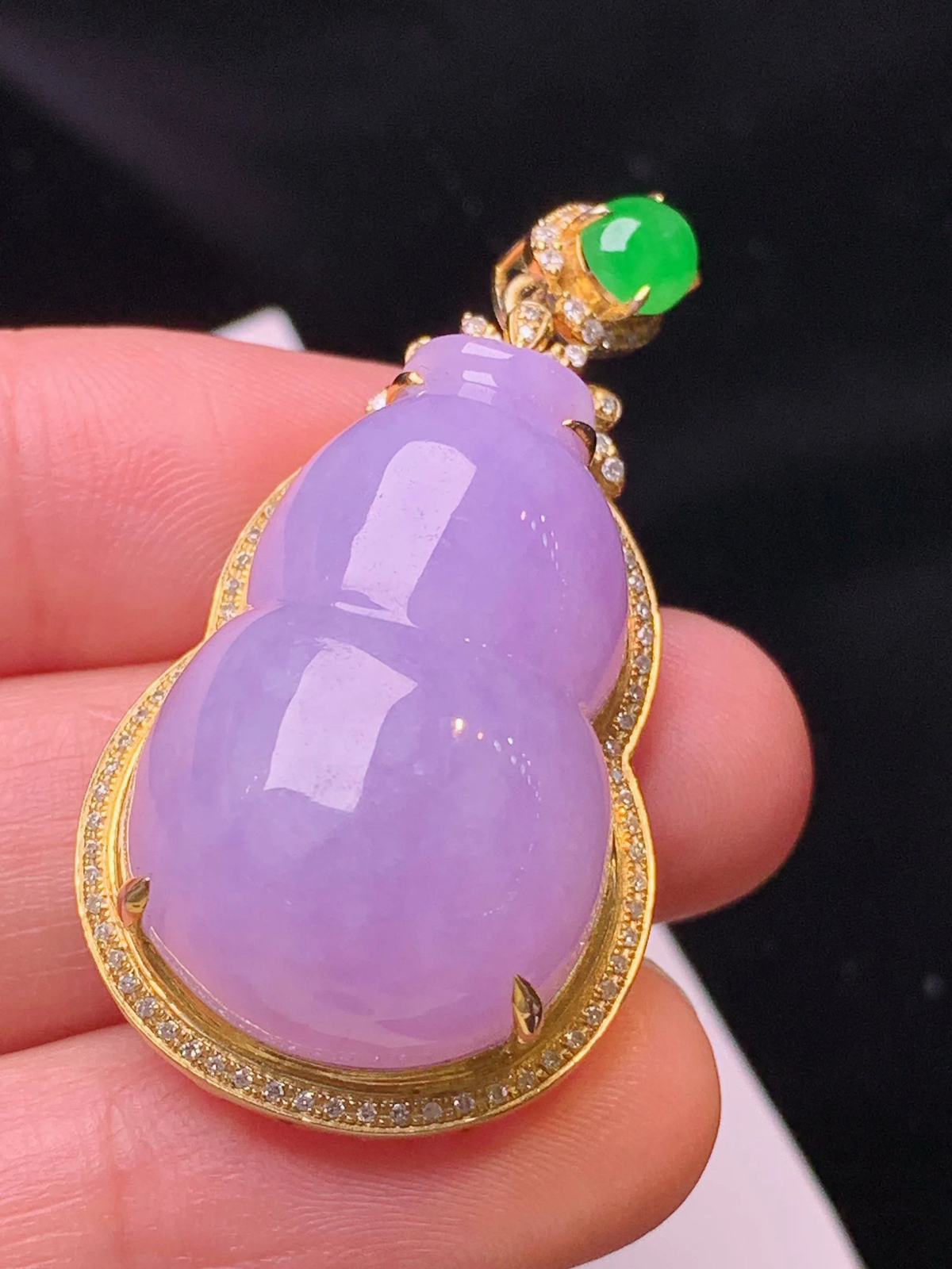 18k金钻镶嵌紫罗兰葫芦吊坠 玉质细腻 色泽清新艳丽 整体尺寸42.5*22.5*14