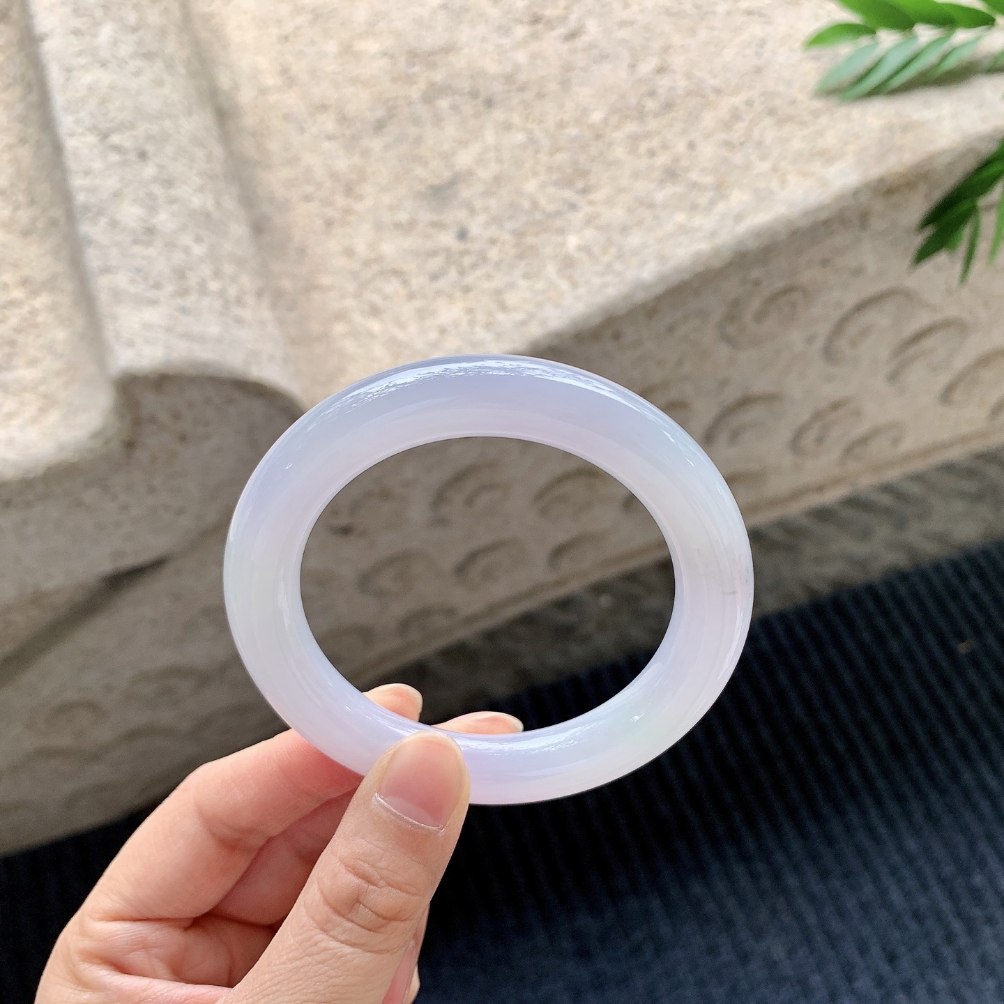 圆条53 54【圈口】54.2/10.4/10.3【编码】AF040906【描述】细糯粉紫，水润，种老，细腻，打灯有絮线