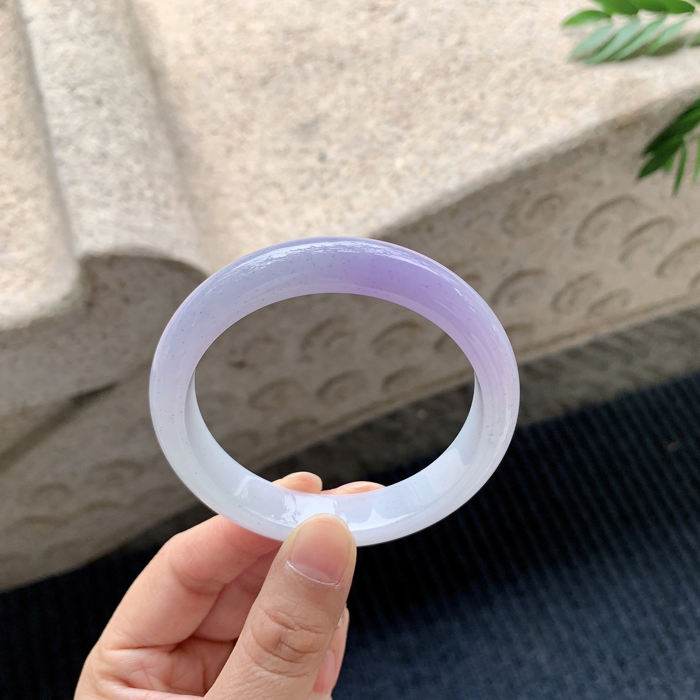 正圈55 56【圈口】56/11.6/7.3【编码】DW040902【描述】细糯紫罗兰，水润，种老，细腻，打灯有棉线