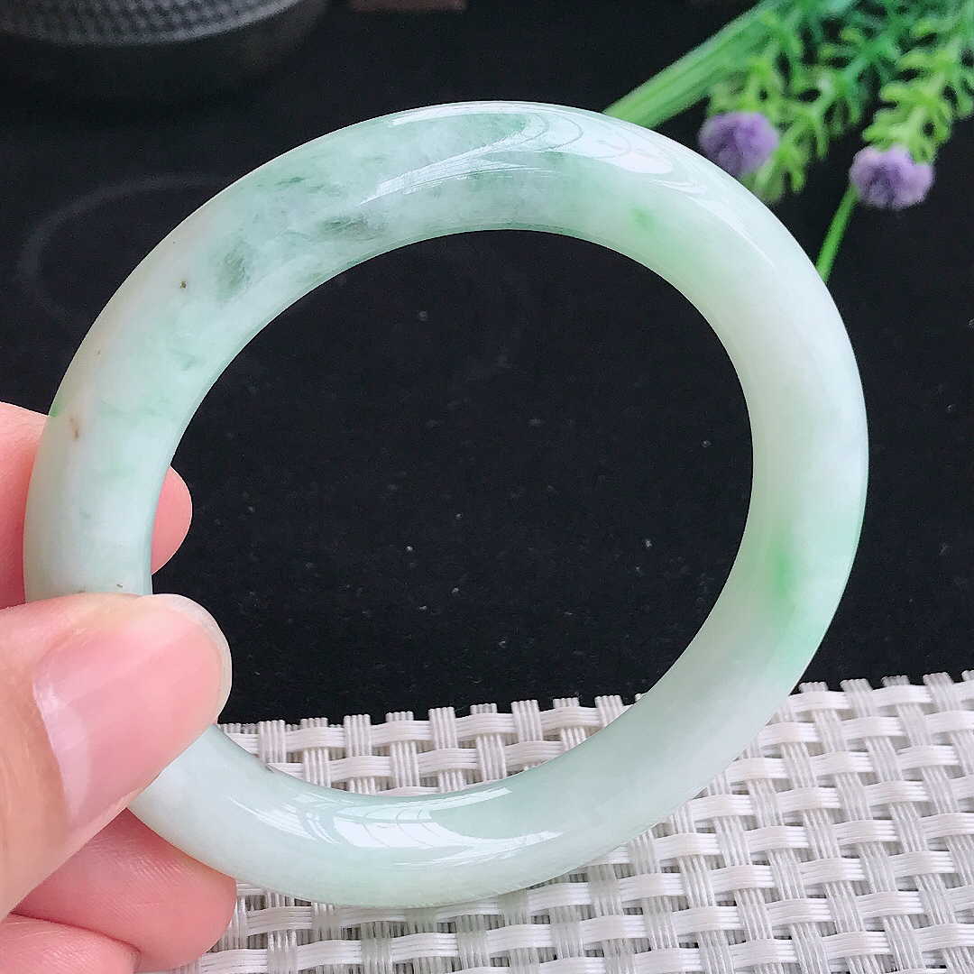 实拍A货翡翠52/9.6/9.8老坑冰润飘绿圆条手镯宽边玉镯平安镯美人镯