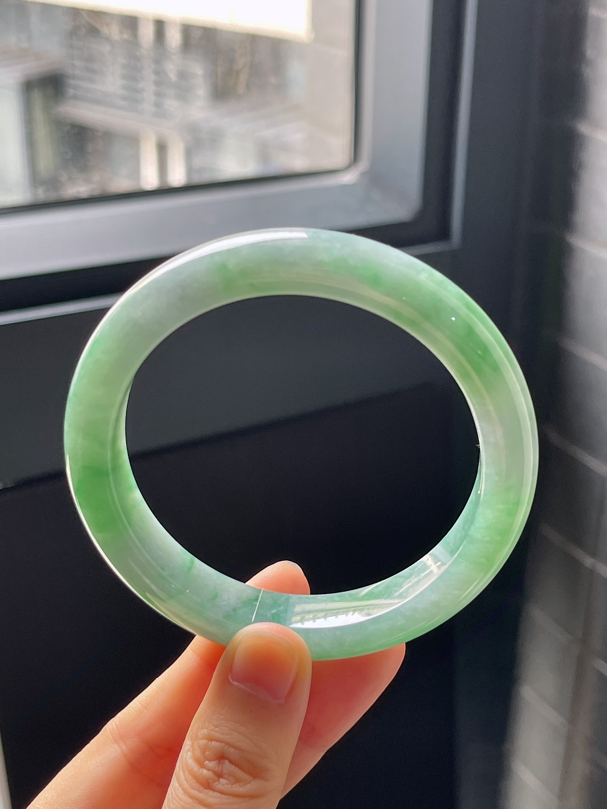 正圈59.2圈口，翡翠糯化种飘绿手镯