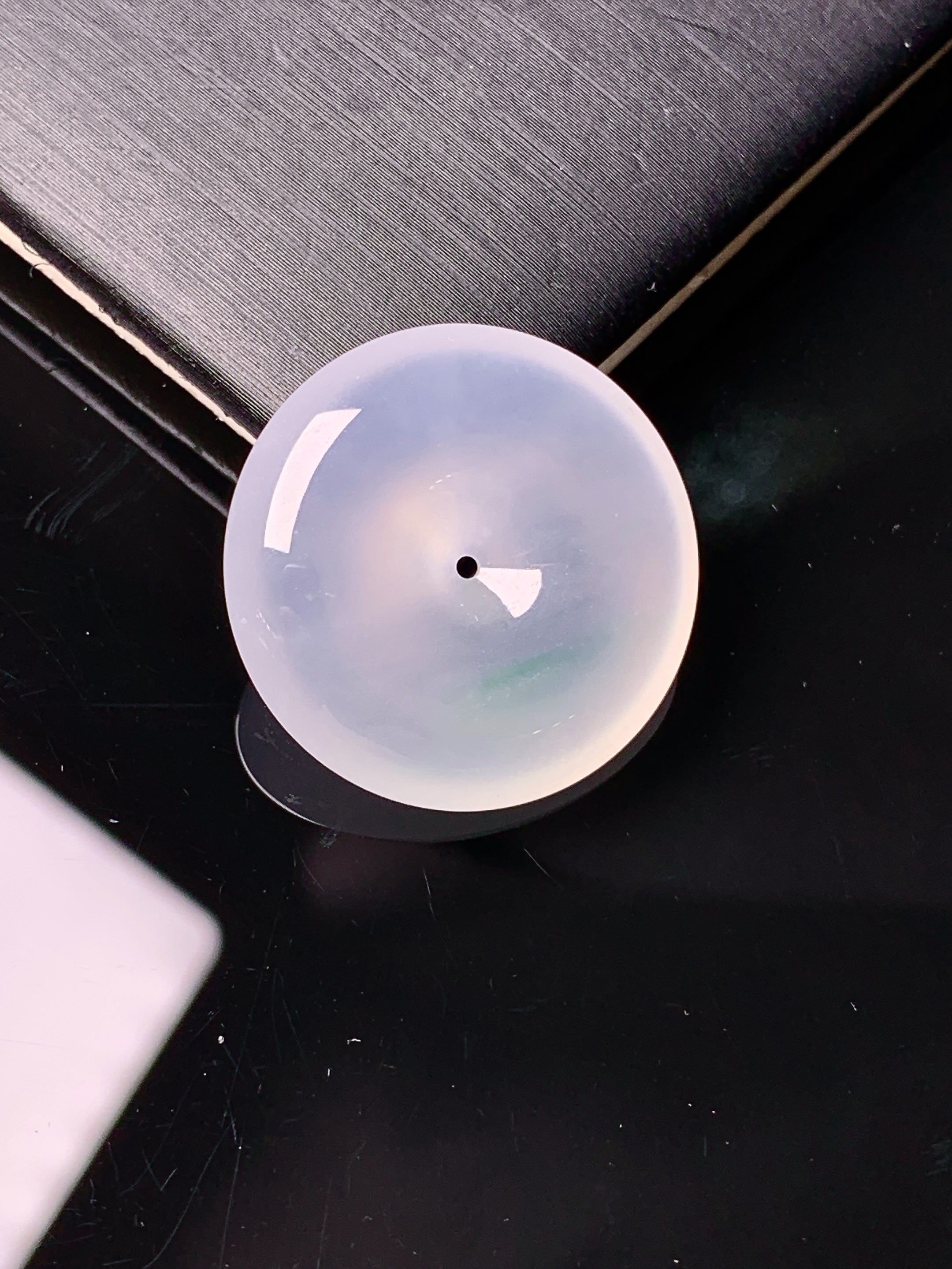 冰种平安扣吊坠 玉质细腻 色泽艳丽清新 水润亮眼 整体尺寸22.7*5.3d1