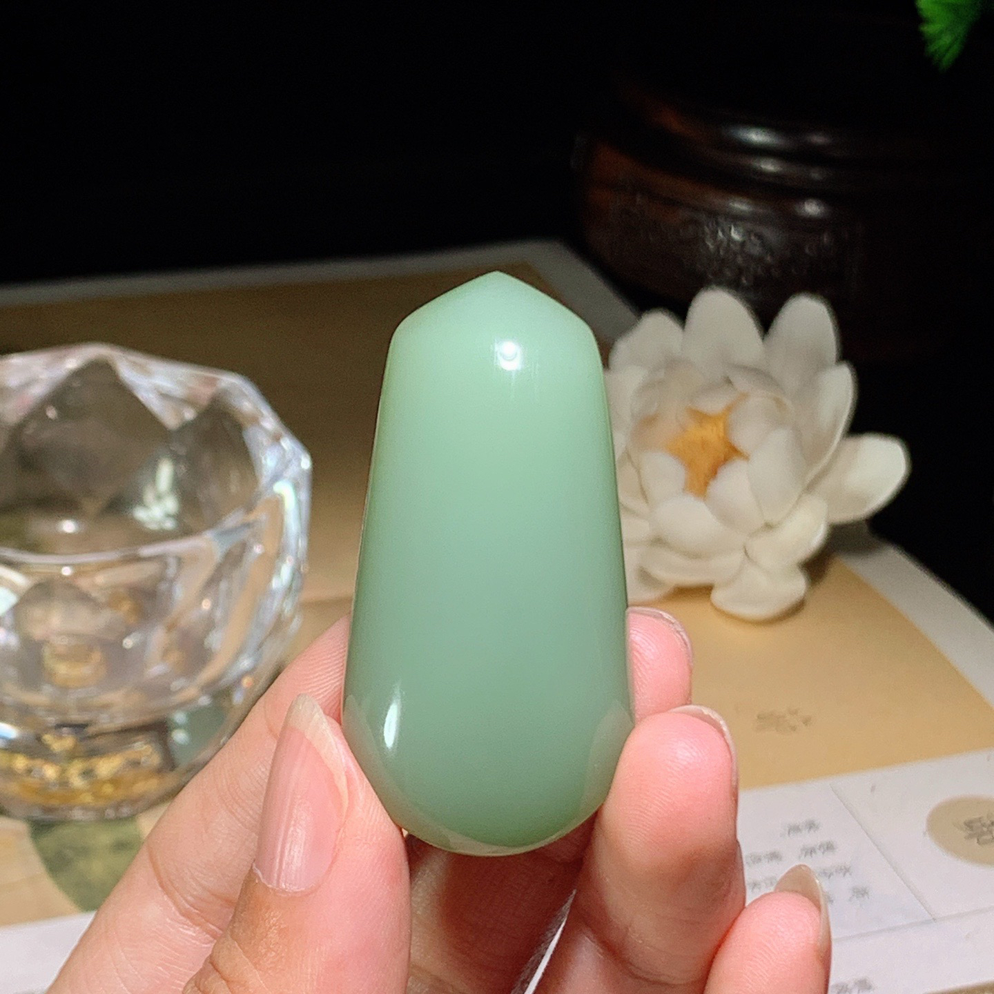 和田玉粉青荧光俄罗斯碧玉平安无事牌挂件 尺寸49/25/9重19克 玉质细腻油润 底色纯净 脂粉好，品质好。lt260407