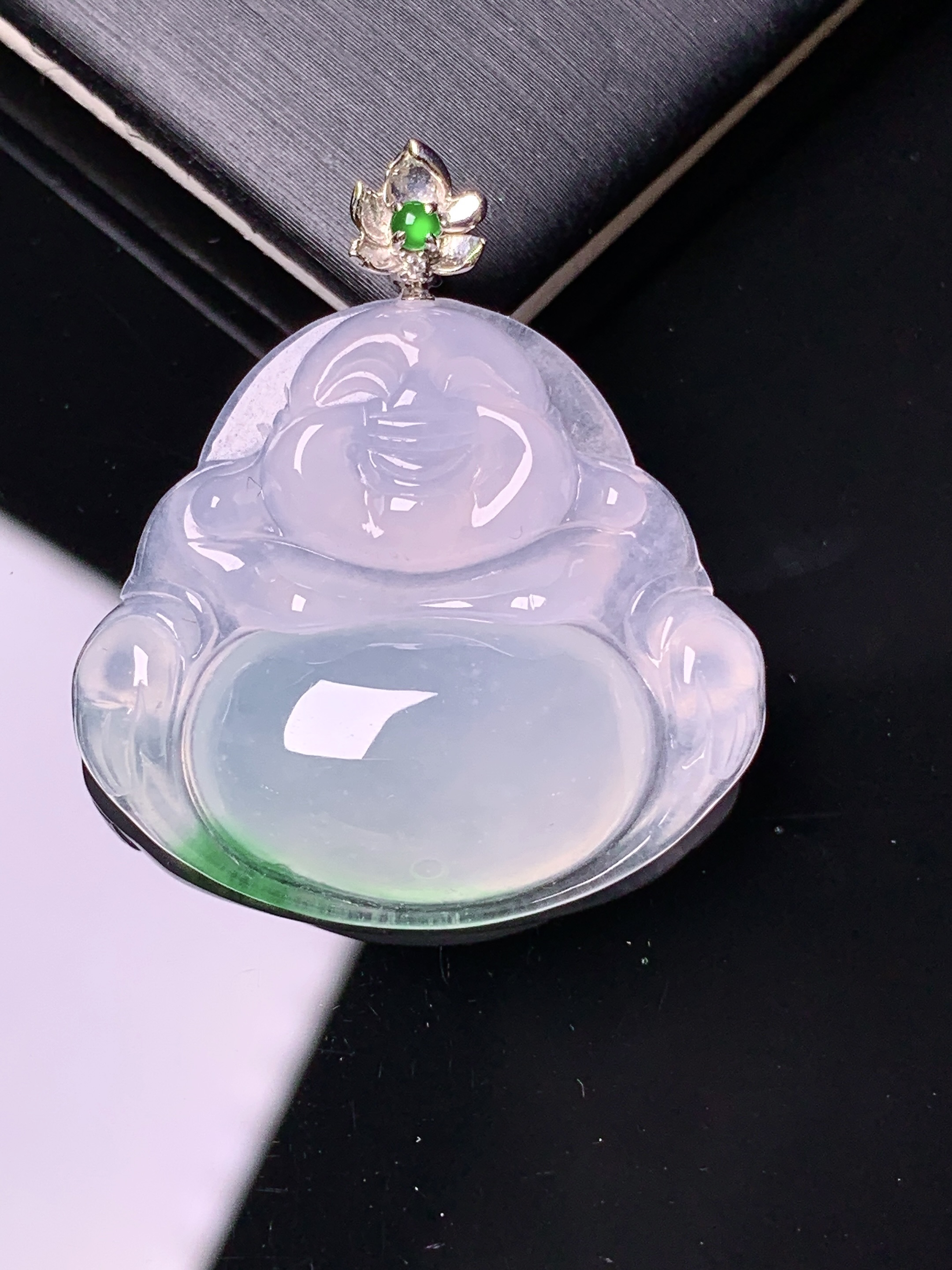 18k金镶嵌冰种佛公吊坠 玉质细腻 色泽艳丽清新 水润亮眼 整体尺寸33*29*6.6c5