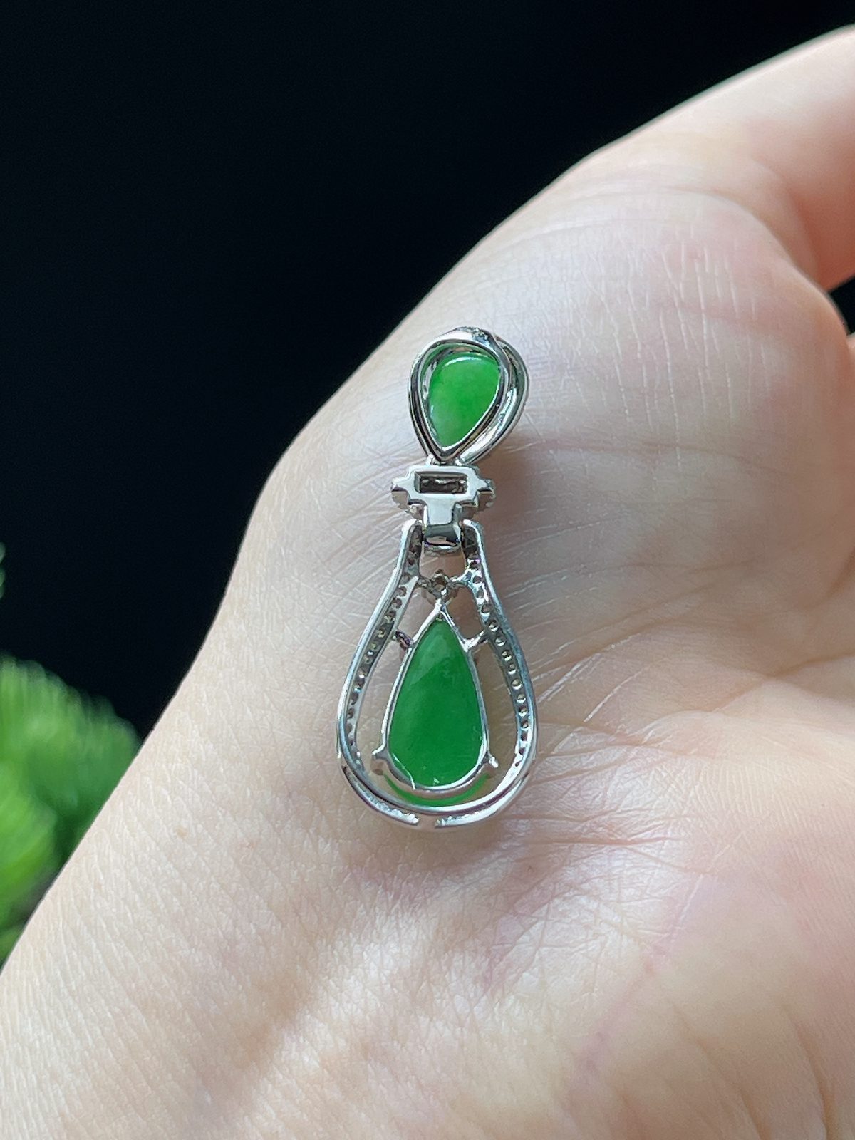 18k金翡翠冰糯种绿色水滴形吊坠