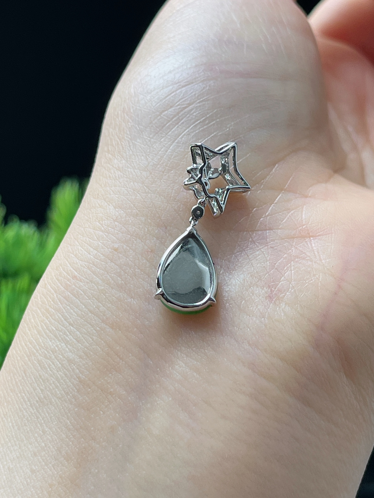 18k金翡翠冰种绿色挂件