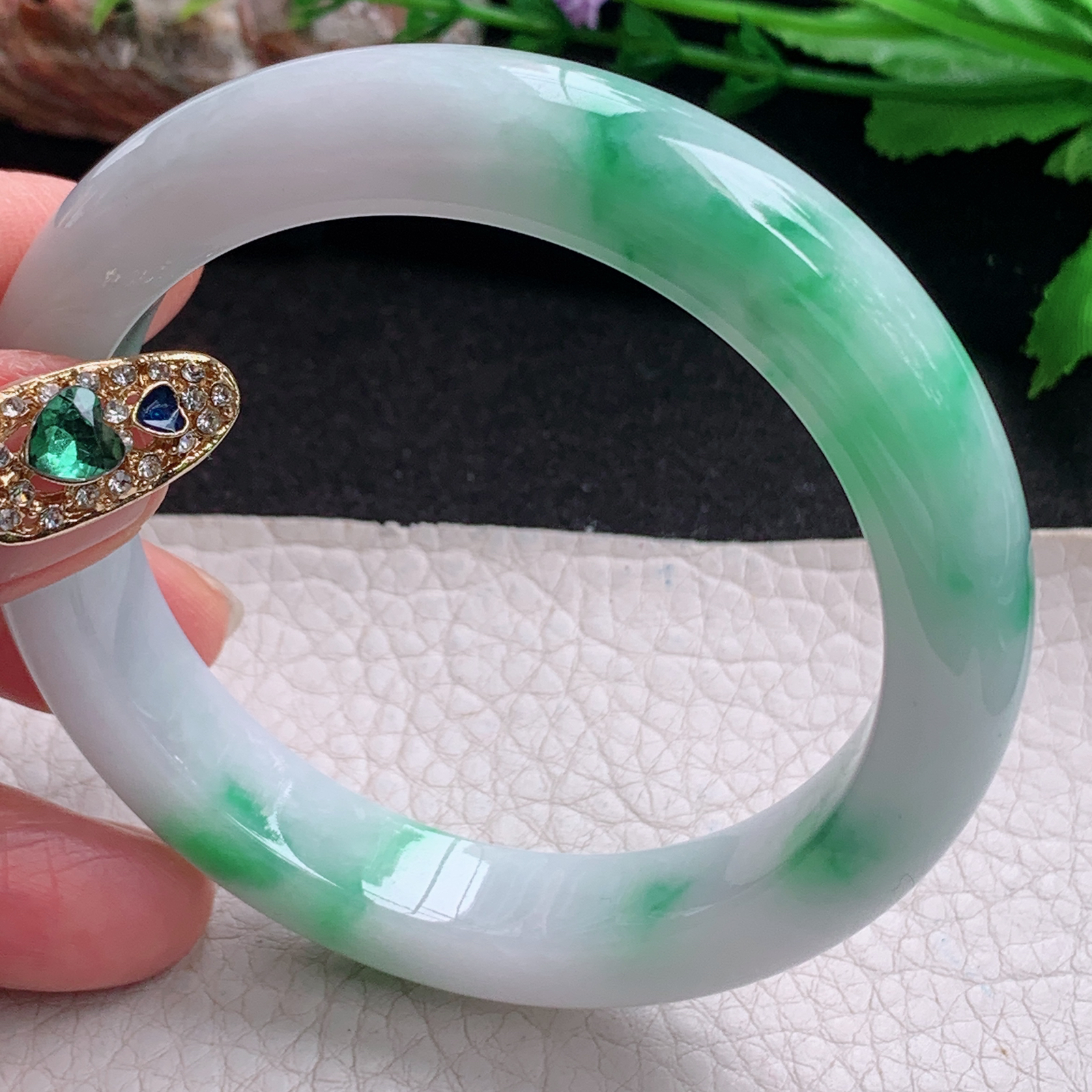 js实拍56*11.7*8.6平安镯 天然缅甸翡翠a货手镯清新飘绿宽边玉镯子