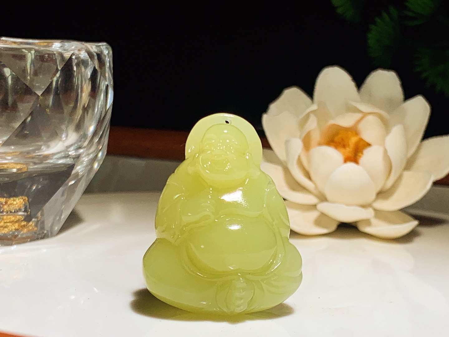 新疆若羌黄口料佛引福来挂件。尺寸42/33/20重32克 玉质细腻油润 底色纯净 脂粉好，品质好。l