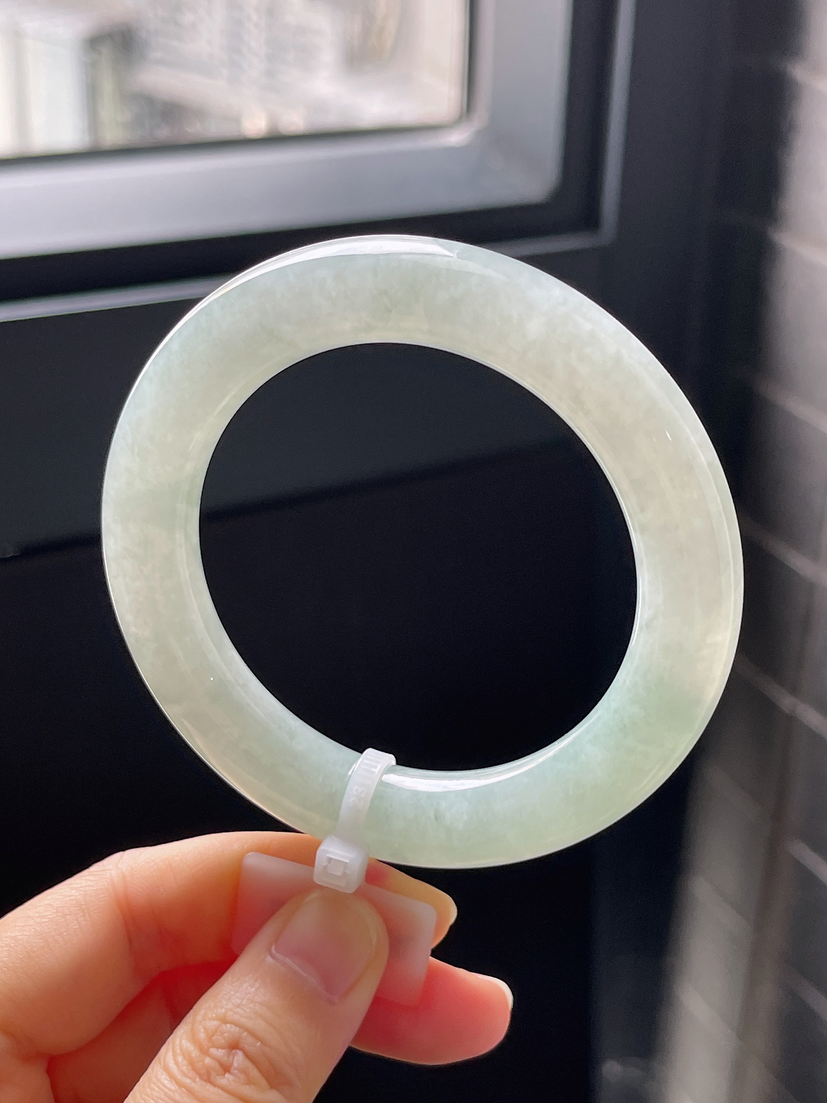 圆镯54圈口，翡翠冰糯种淡绿色胖圆条手镯