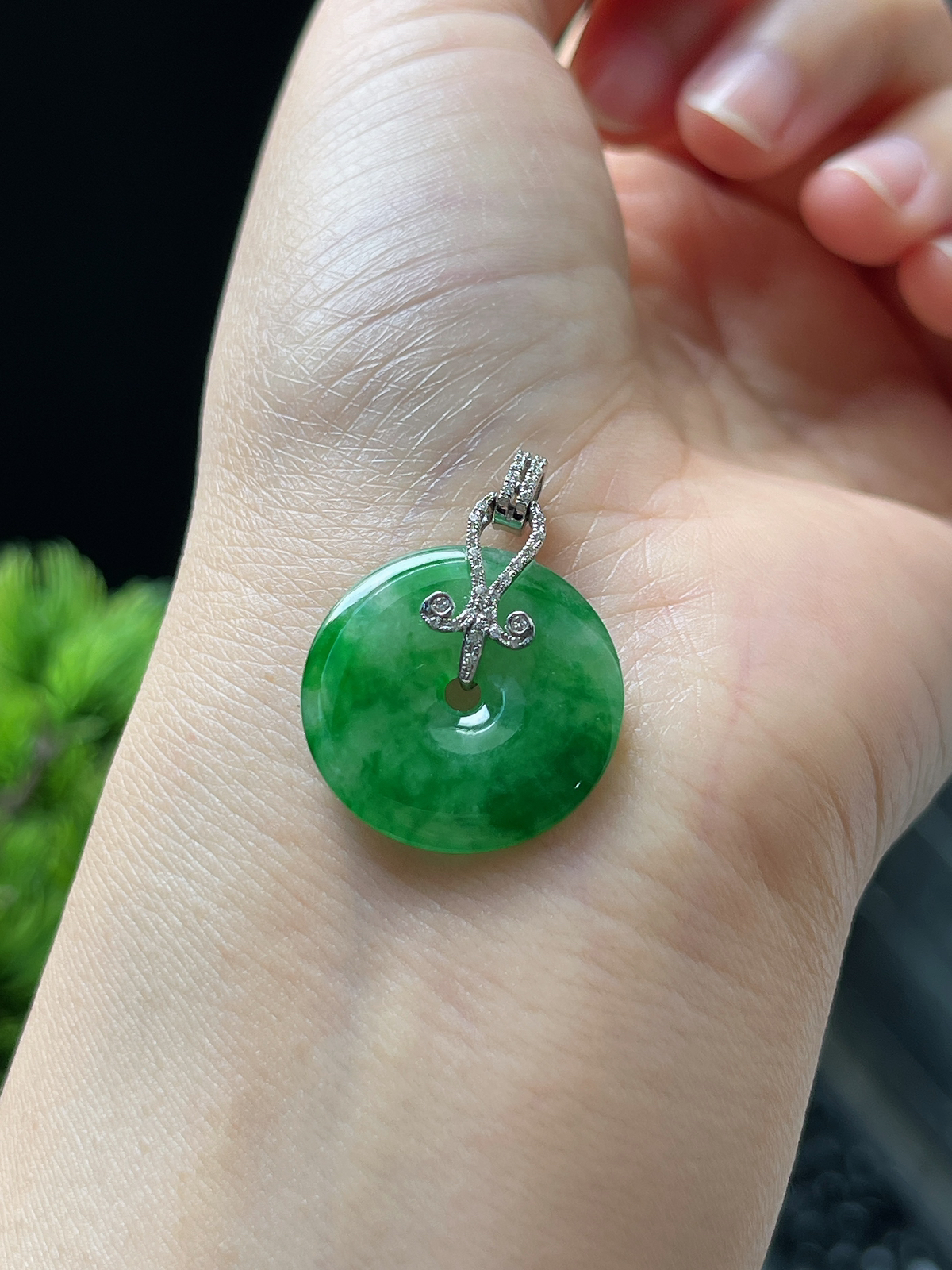 18k金翡翠冰糯种绿色平安扣