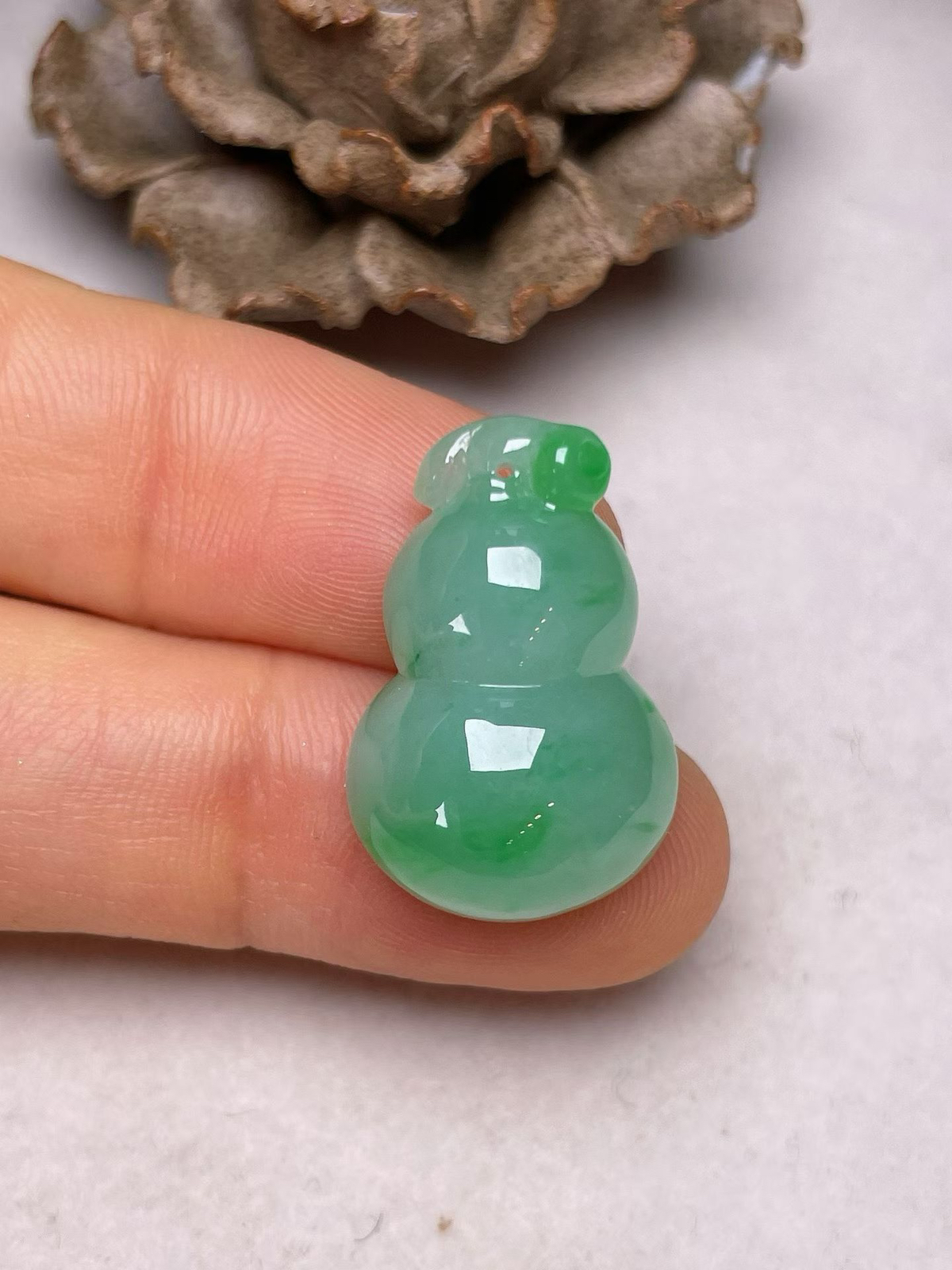 冰糯种飘绿【葫芦】吊坠，种水好，玉质细腻 ，卖相好‘