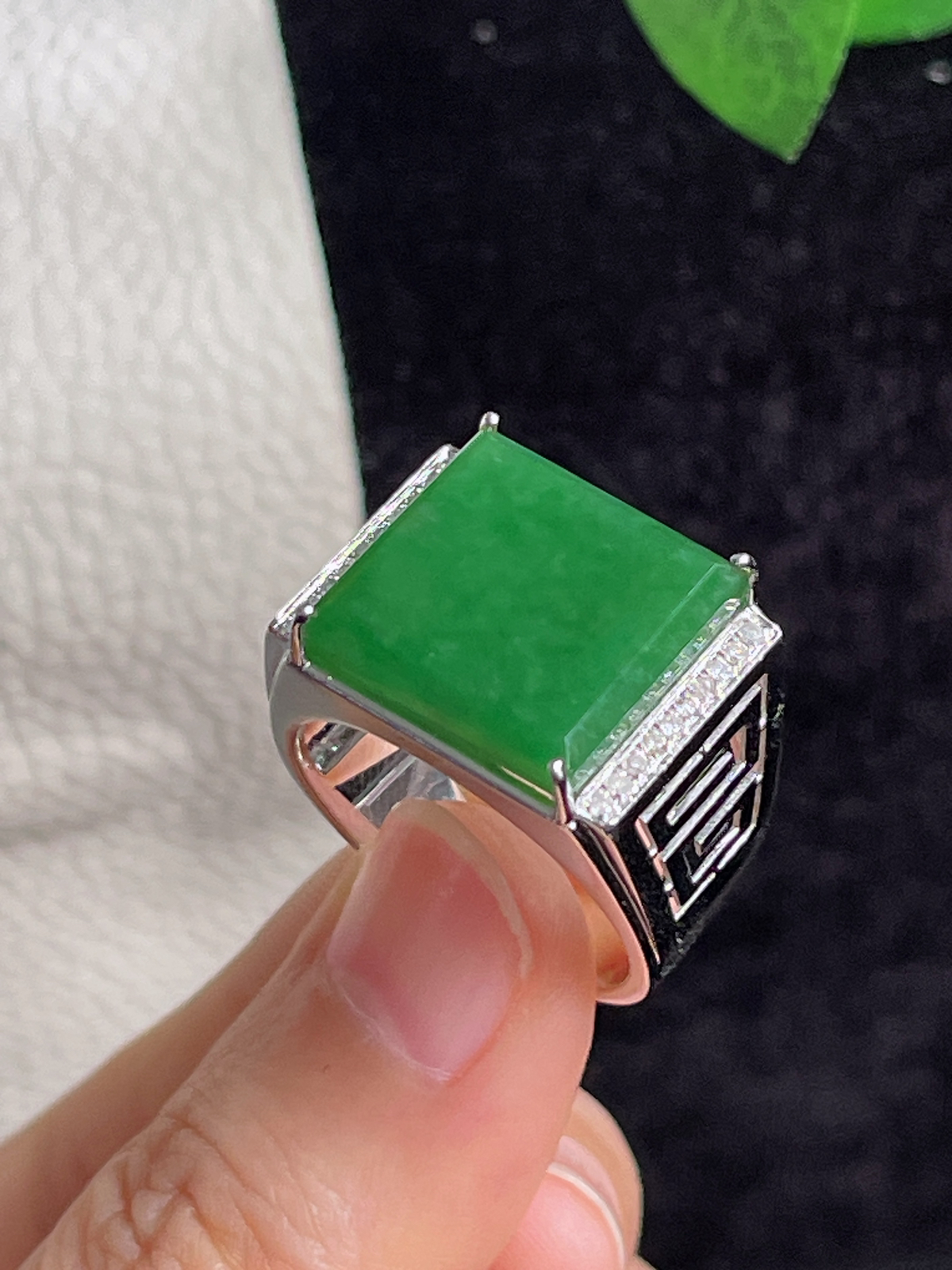 18k金翡翠糯化种满绿男士戒指