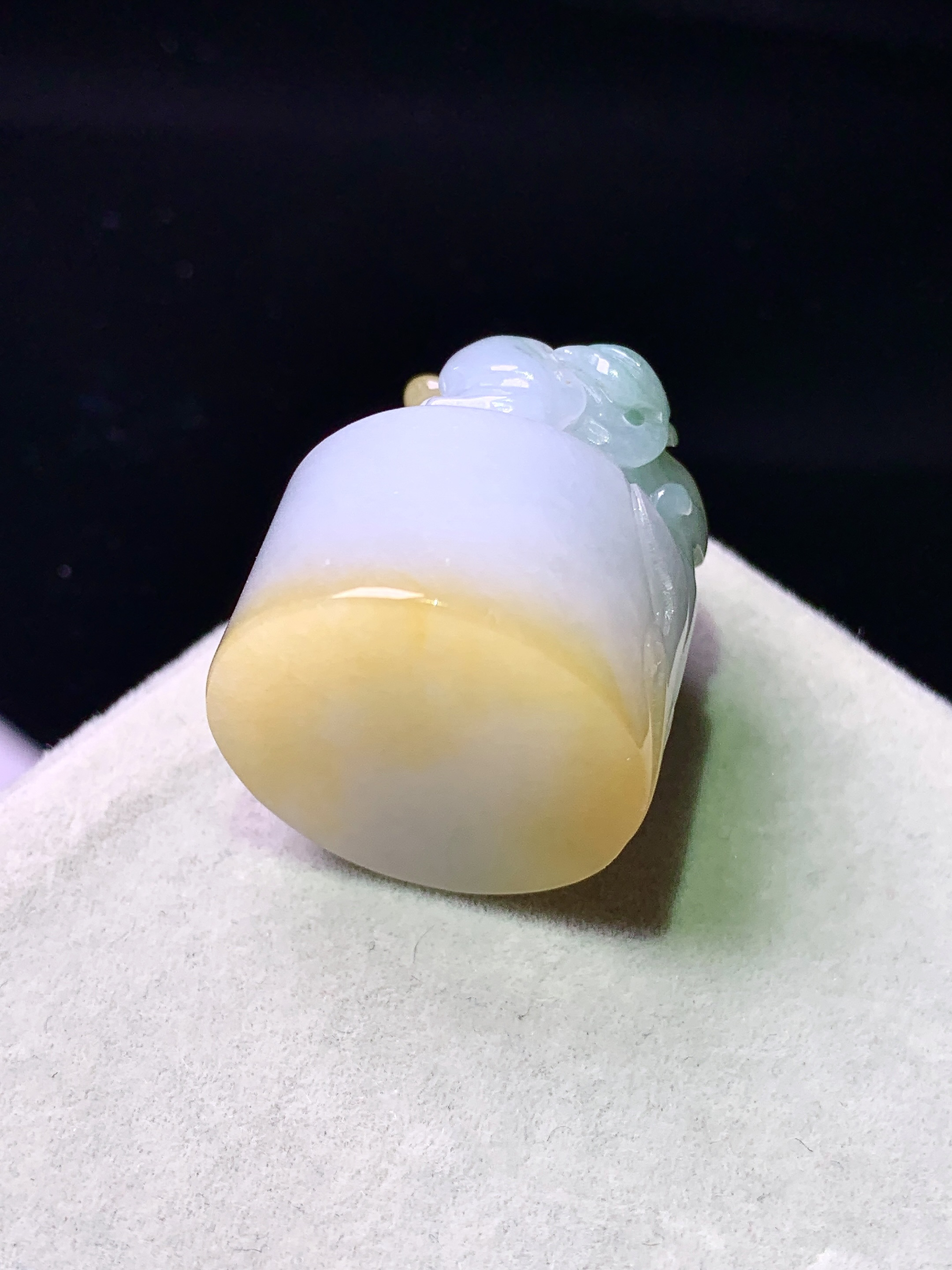 飘黄翡貔貅印章 玉质细腻 色泽艳丽清新 水润亮眼 整体尺寸22.6*20.7*20.7a5