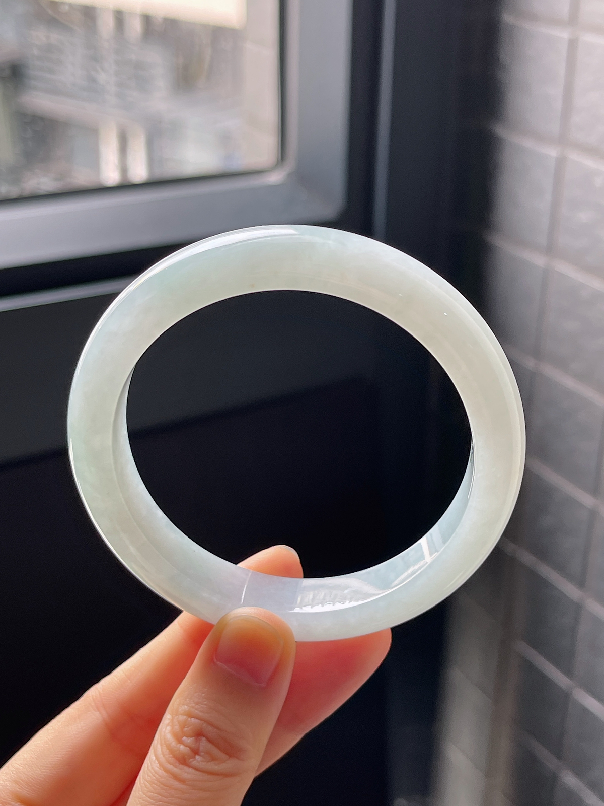 正圈58.3圈口，翡翠冰糯种淡绿色手镯