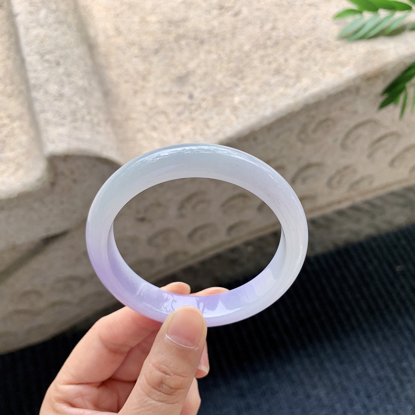 正圈55 56【圈口】56/11.6/7.3【编码】DW040902【描述】细糯紫罗兰，水润，种老，细腻，打灯有棉线