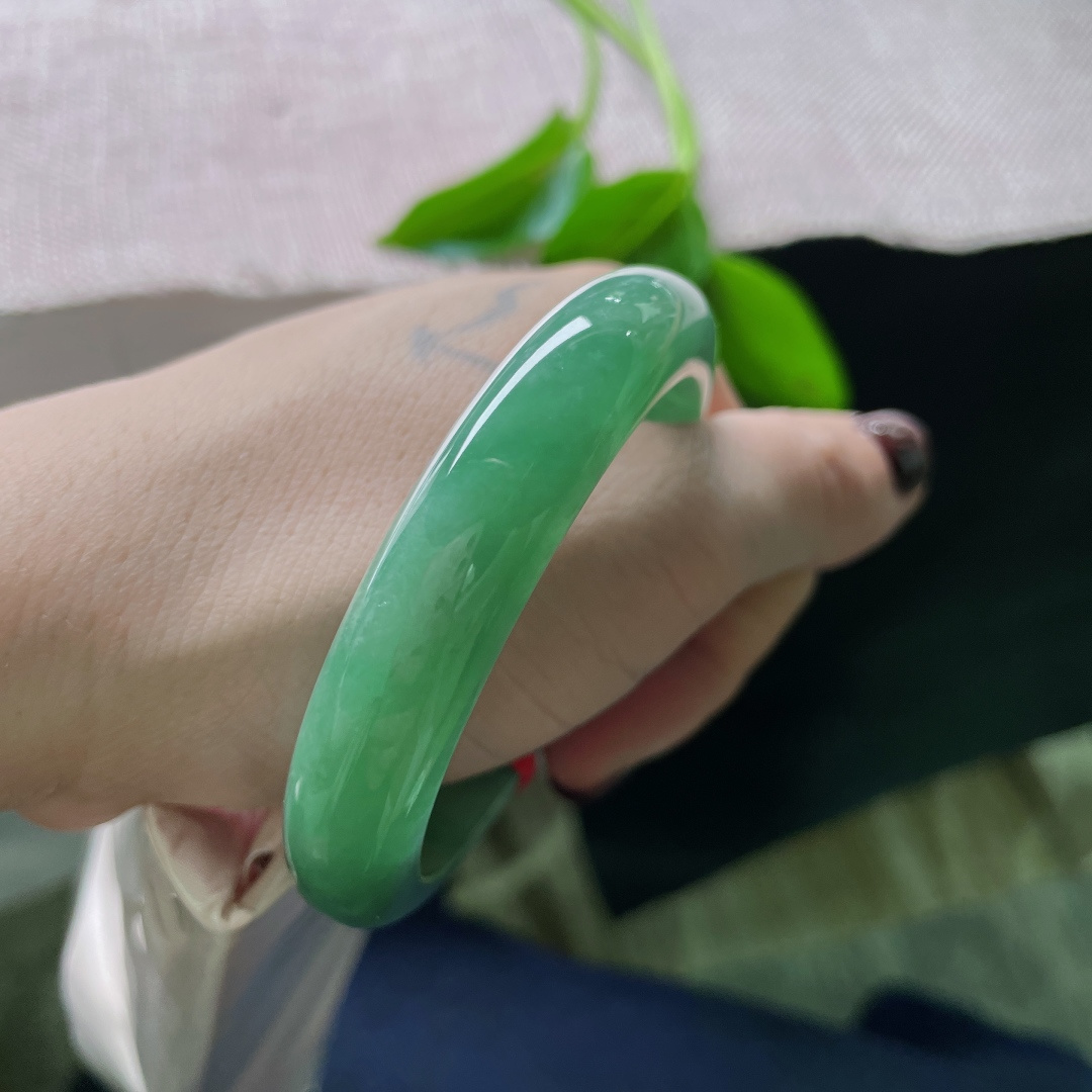 53.7/11.6/7.9绿底正圈，满色，青春靓丽，充满活力和希望，水润细腻，一点皮纹，ss50160a