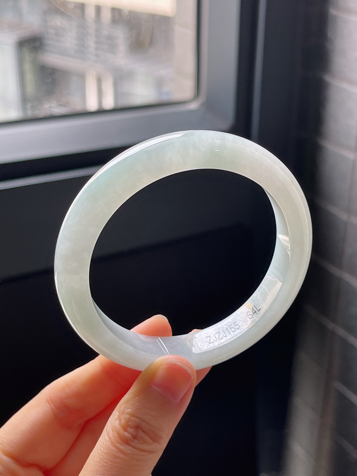 正圈58.3圈口，翡翠冰糯种淡绿色手镯