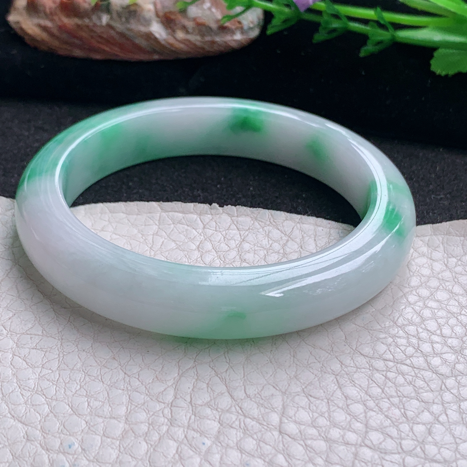 js实拍56*11.7*8.6平安镯 天然缅甸翡翠a货手镯清新飘绿宽边玉镯子