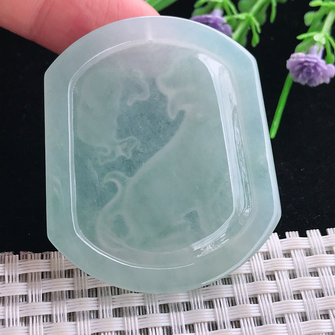 实拍A货翡翠50.3/42.9/5.5老坑冰透起胶冰晴绿旺财生肖狗吊坠翡翠玉挂件