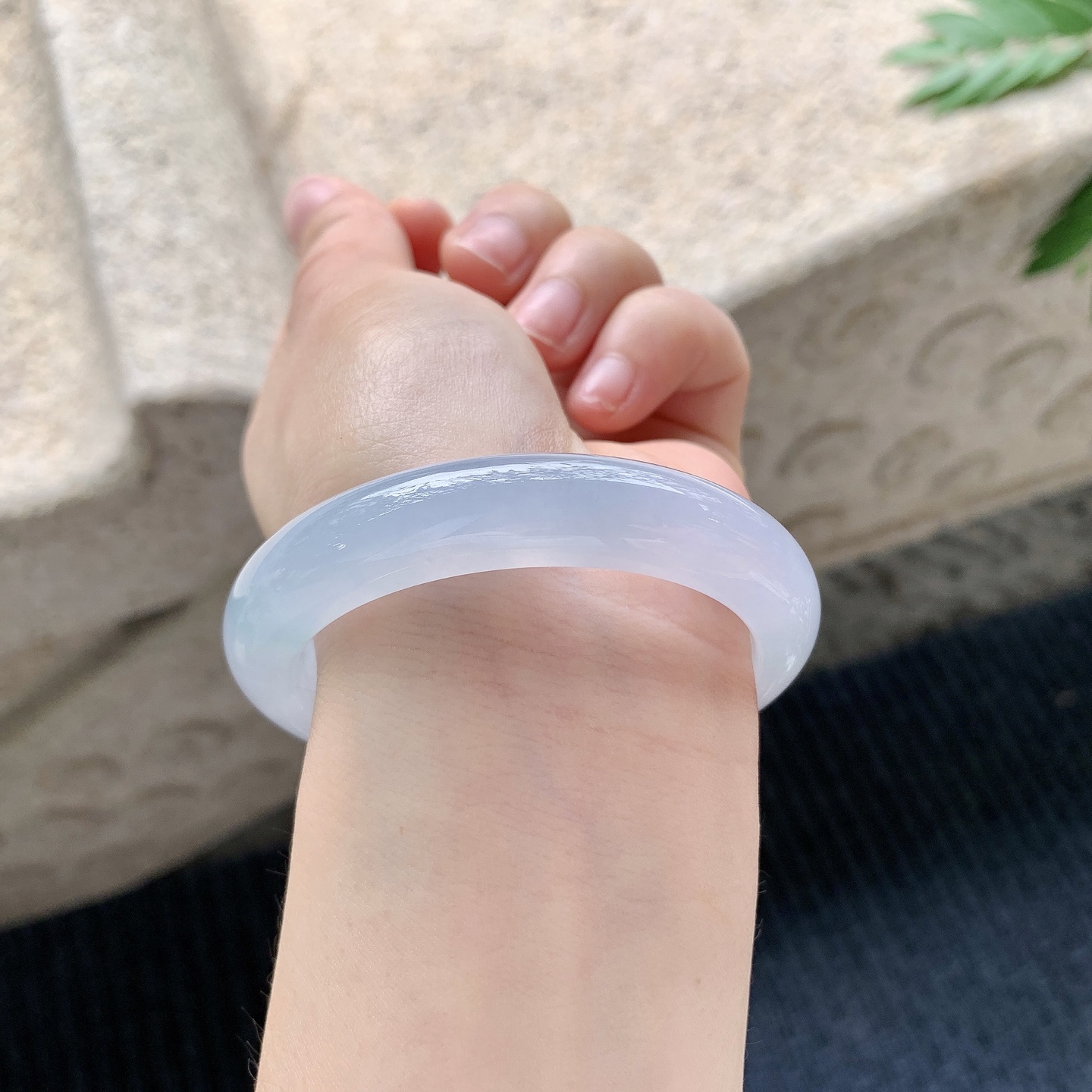 正圈52 53 【圈口】53.2/11.4/8.3 【编码】C5040943 【描述】冰糯紫罗兰，水润，种老，细腻，打灯有絮线