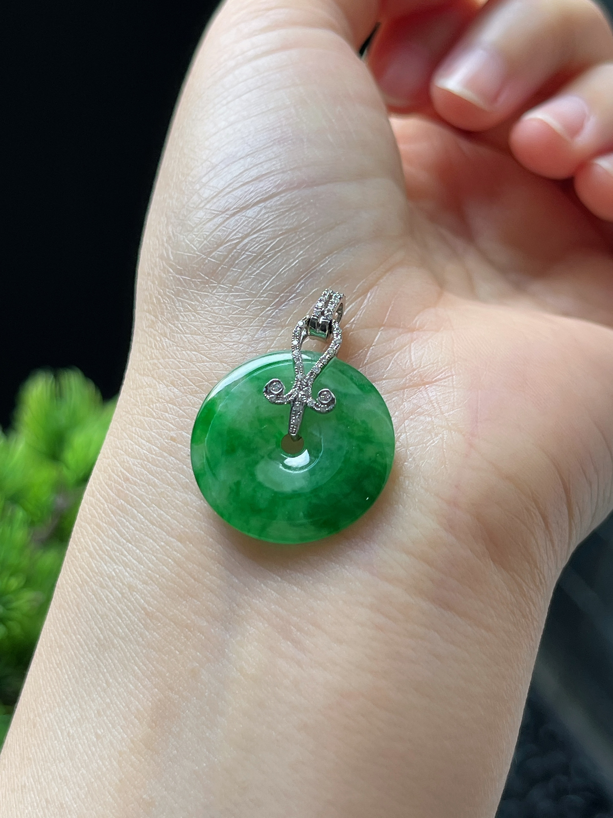 18k金翡翠冰糯种绿色平安扣