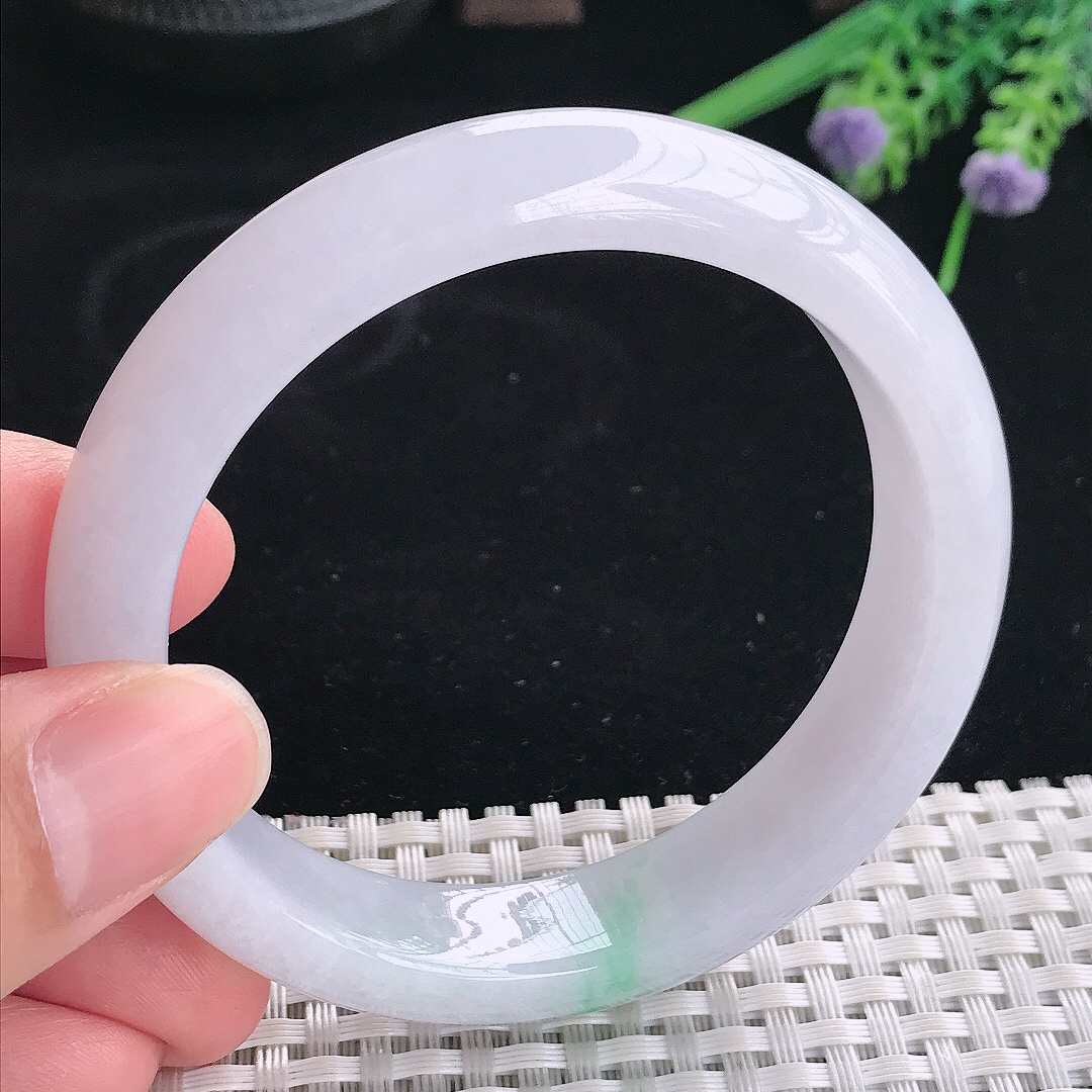 实拍A货翡翠57.8/13.3/8.5老坑秀气冰润飘绿手镯宽边玉镯平安镯美人镯