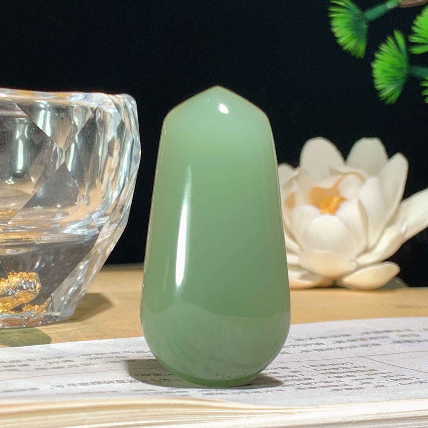 和田玉粉青荧光俄罗斯碧玉平安无事牌挂件 尺寸49/25/9重19克 玉质细腻油润 底色纯净 脂粉好，