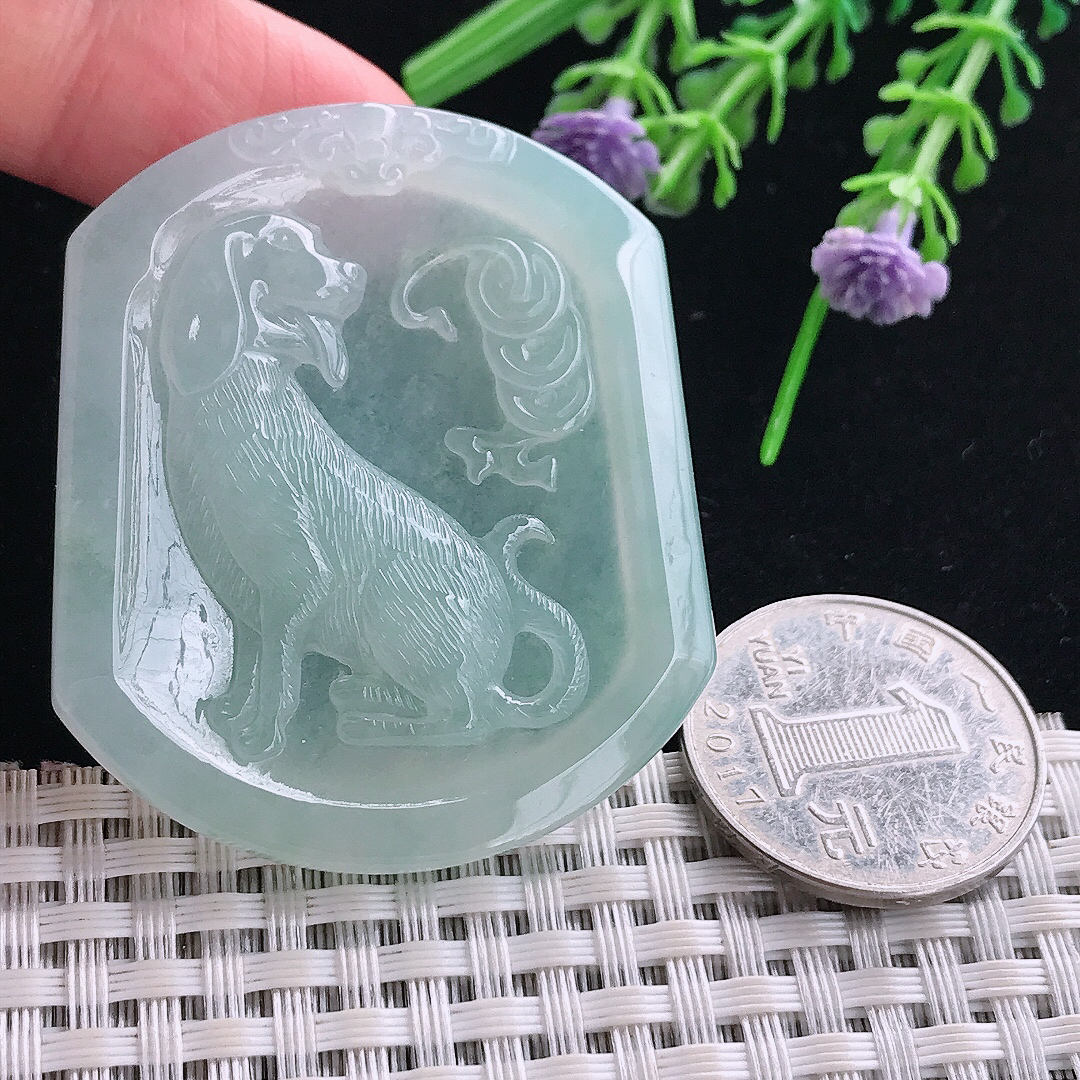 实拍A货翡翠50.3/42.9/5.5老坑冰透起胶冰晴绿旺财生肖狗吊坠翡翠玉挂件