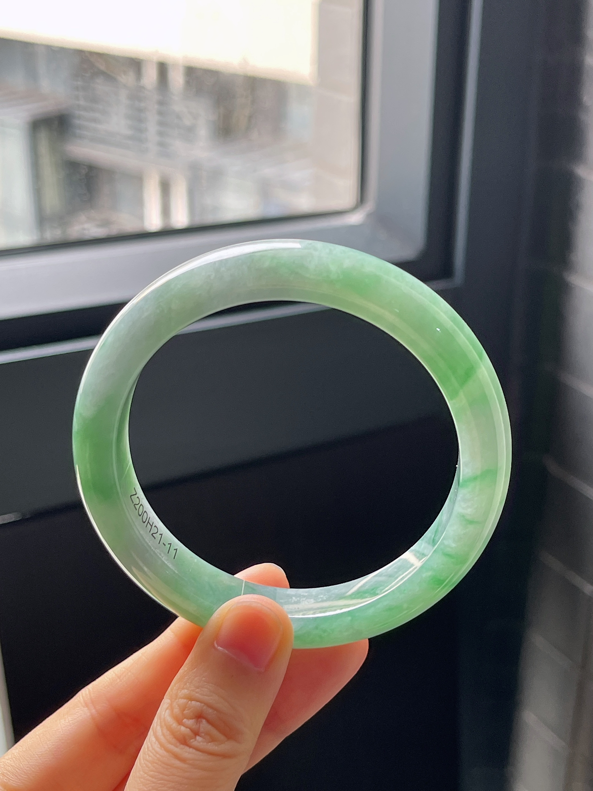 正圈59.2圈口，翡翠糯化种飘绿手镯