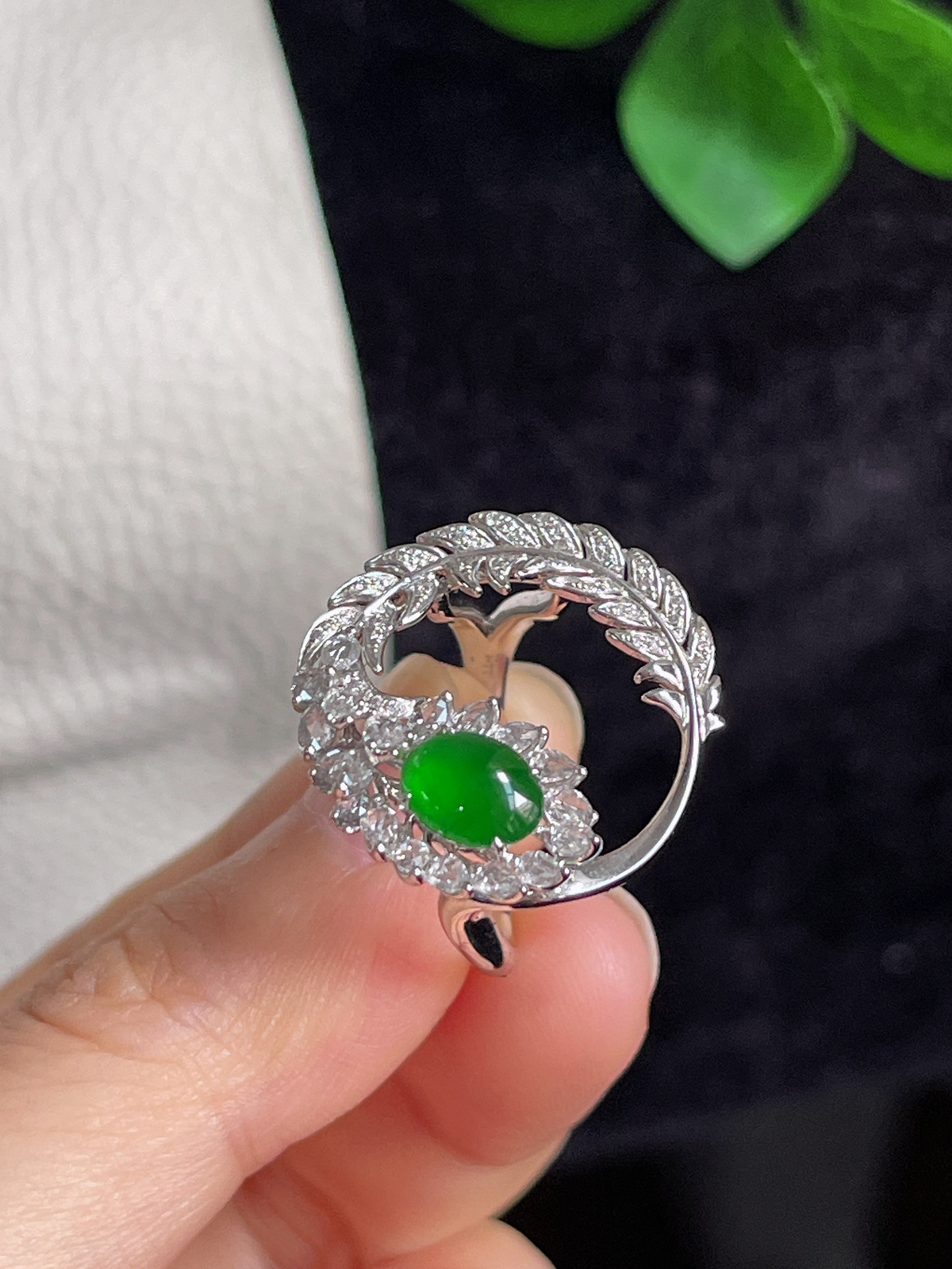 18k金 豪镶翡翠冰糯种绿色戒指