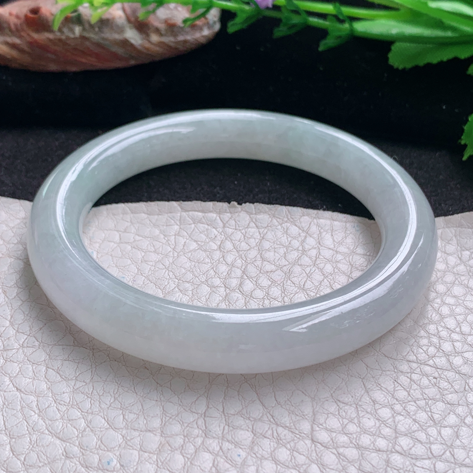 xc实拍56*10.8*10美人镯 天然缅甸翡翠a货手镯白月光圆条玉镯子