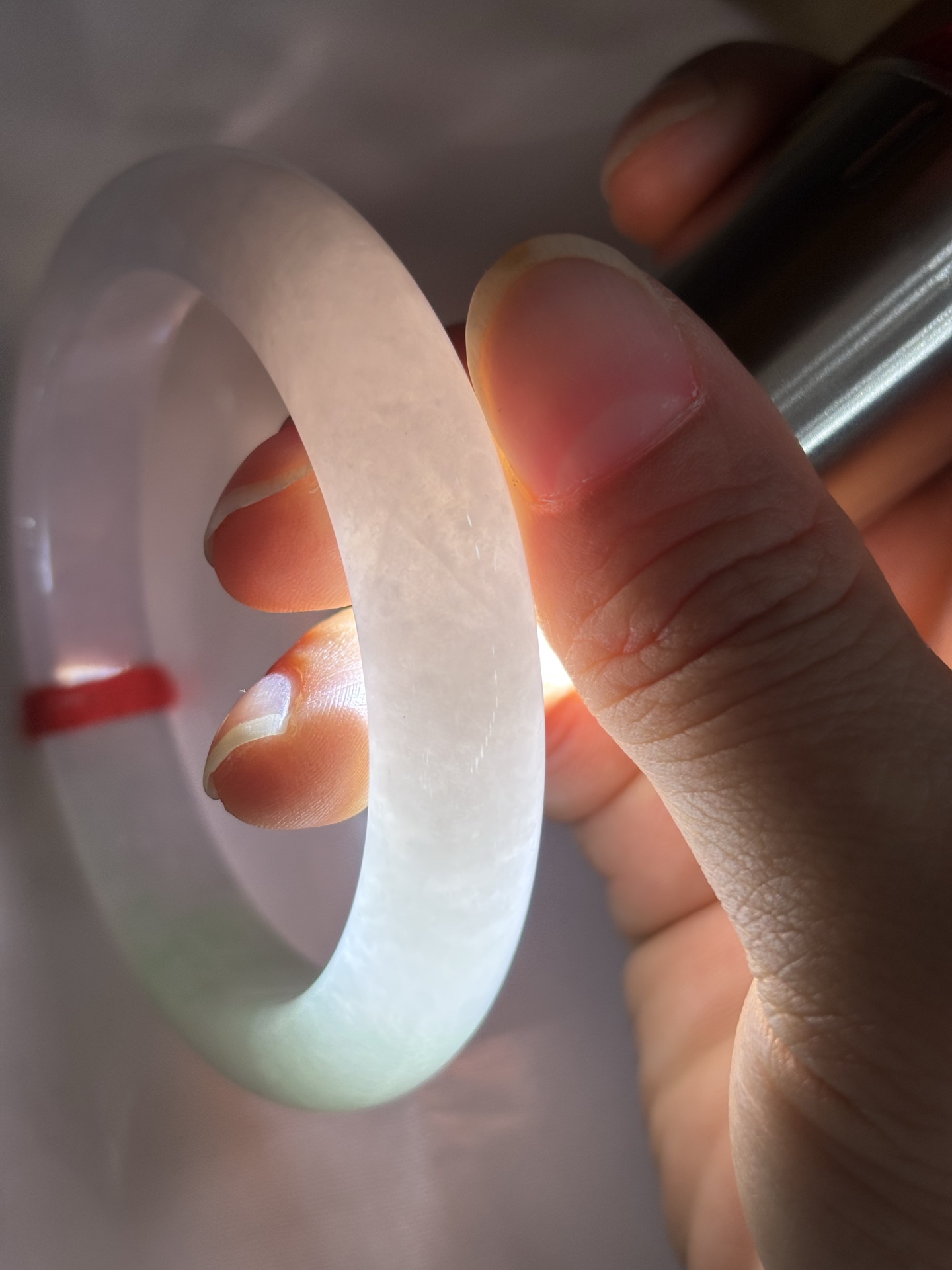 春彩正圈 55.6-11.3-9 0408-N376-2 打灯多处棉纹，底妆干净细腻，阳绿花色碰上梦幻般的春，像是融化了的春天，所有的美好交织在一起，让人心生宁静而淡淡的欢喜