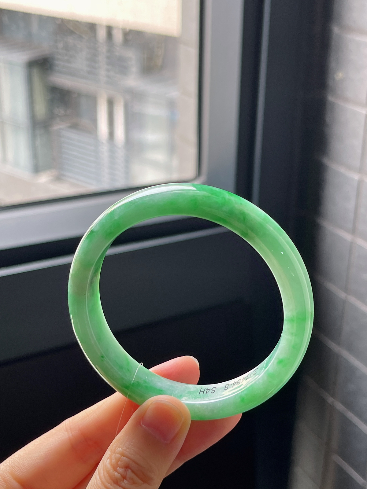 正圈55圈口，翡翠糯化种飘阳绿手镯