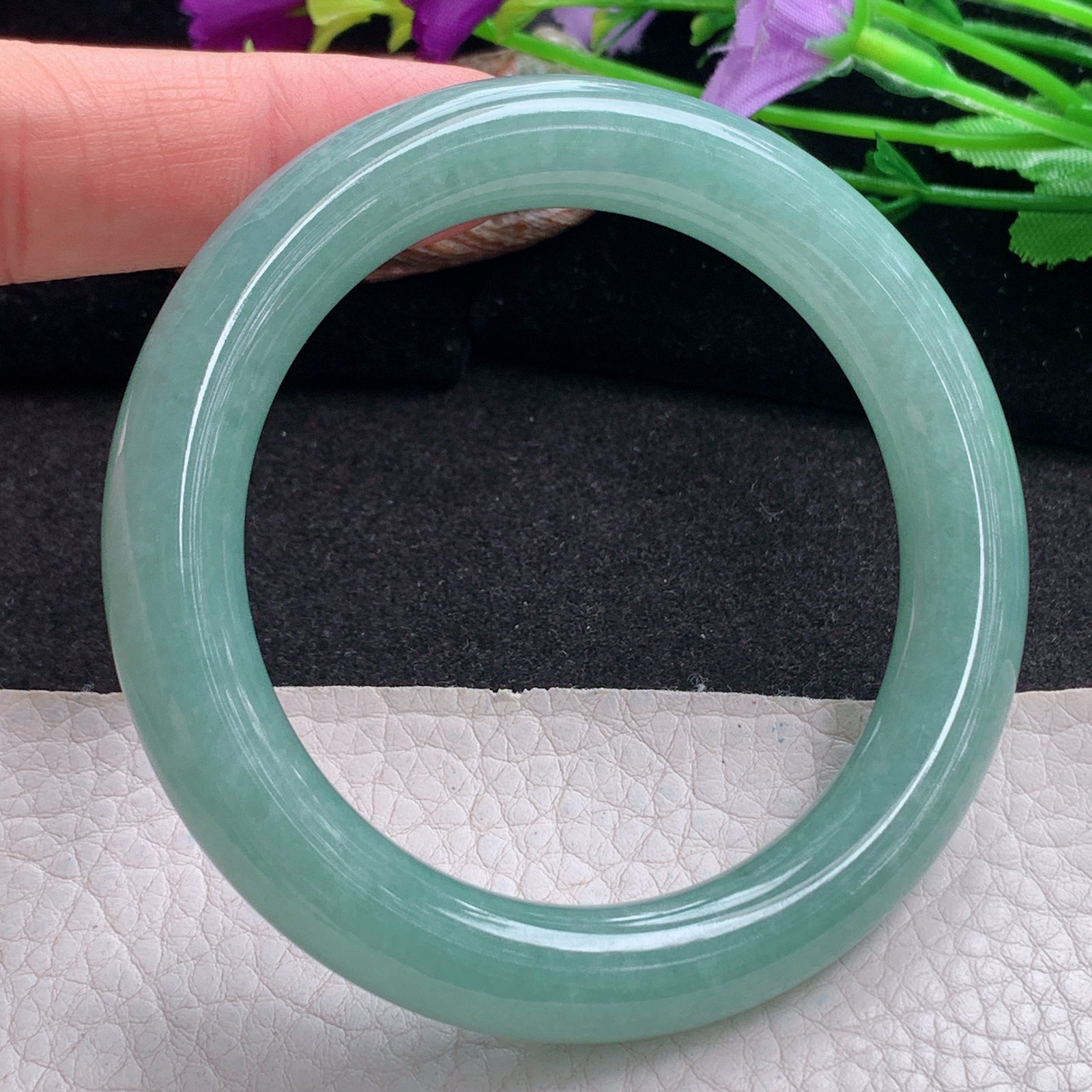 js实拍55*10.5美人镯 天然缅甸翡翠a货手镯清秀满绿圆条玉镯子